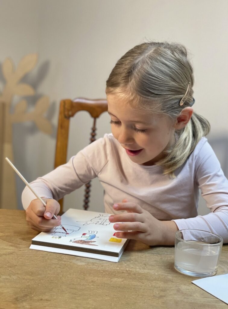 Iepurași magnetici de pictat Egmont Toys